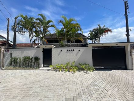 REF. 231 - Casa Balneário Ipacarai