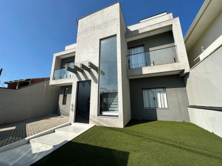 REF. 325 - Sobrado com 04 Suítes em Matinhos